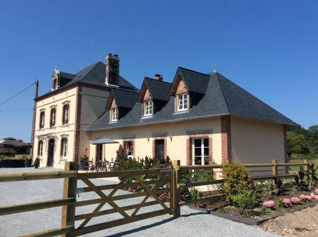 Maison d'hôtes Chambres \ La ruette aux ladres 395 le lieu Tirel, 14130 Reux