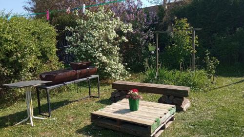 Maison de vacances Chantilly ,petit déjeuner et table d'hôtes possible 16 Rue de la Mairie Noyers