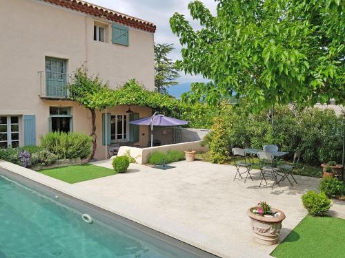 Characteristic country house with private pool and views of the Mont Ventoux Mormoiron france