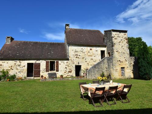 Characteristic holiday home with 4 ha grounds and lovely view Frayssinet-le-Gélat france