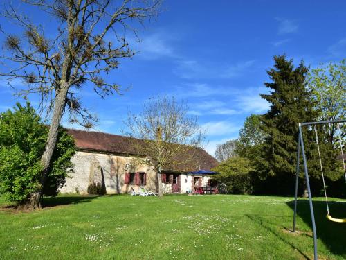 Maison de vacances Characteristic house on large country estate near Saint Maurice sur Aveyron  Fontainejean