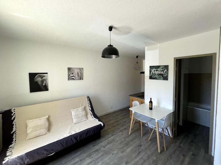 Appartement charmand studio en résidence avec piscine 715 Boulevard de l'Escourche, 83150 Bandol