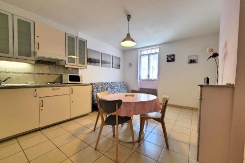 Appartement Charmant 35m dans le CENTRE et près de la PLAGE 6 Rue des Tonneliers Bandol