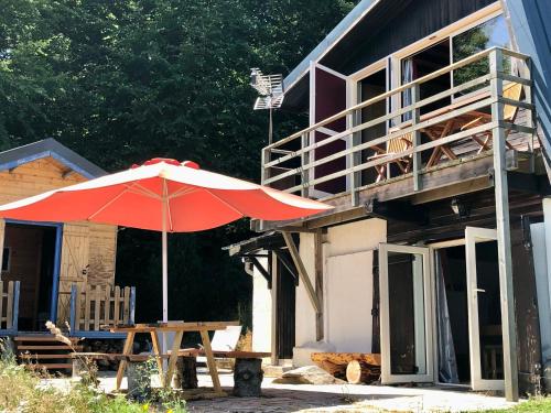 CHARMANT CHALET dans les monts du Forez Le Fayt france