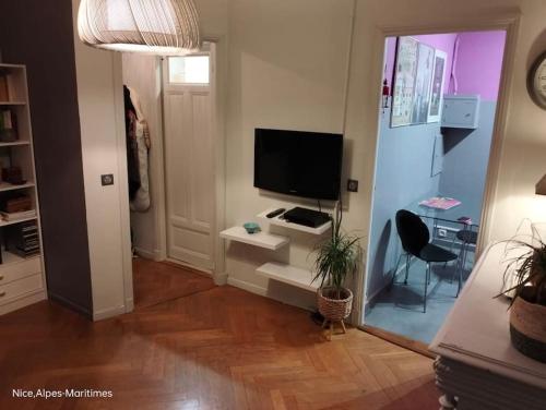 Appartement Charmant et calme face gare centrale 38 Avenue Auber Nice