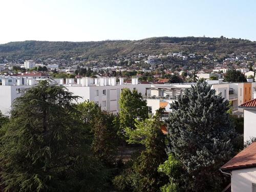 Appartement Charmant F2 avec vue, proche centre Bât. F, 3è étage 92 Rue de Blanzat Clermont-Ferrand