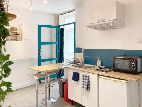 Appartement Charmant grand T2 centre proche halles et canaux 27 Rue Jean Jaurès Sète