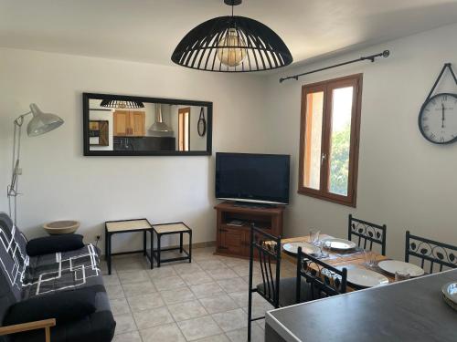 Appartement CHARMANT LOGEMENT AVEC PISCINE EN PROVENCE 170 Chemin des Prės Verts Tarascon