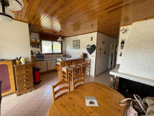 Charmant logement familial - panorama sur montagne Gréolières france