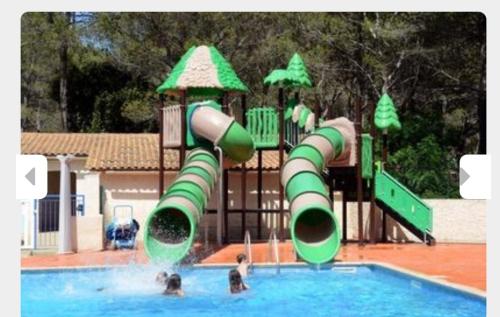 Camping Charmant mobilhome au Castellet pour 4 Camping Les Grands Pins  Montée du Vieux Camp Le Castellet