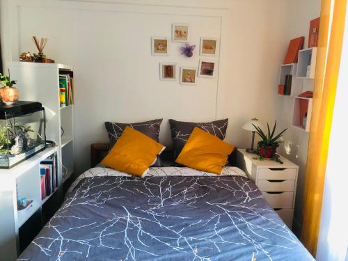 Charmant Room CHEZ NOUS bus direct ORLY Ablon-sur-Seine france