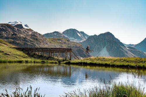 Charmant studio 2 personnes, rénové, vue sur le lac du Chevril Tignes france