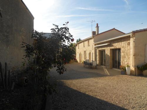 charmante maison a la campagne Taizé france