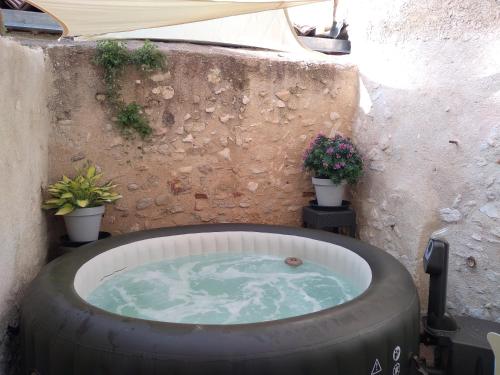 Charmante Maison de village avec Jacuzzi Apt france