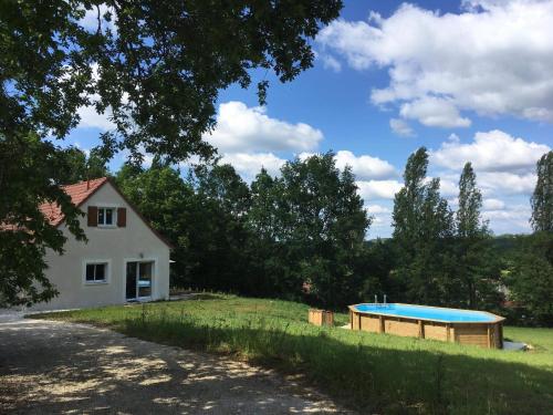 Maison de vacances Charmante Maison entre Lot & Dordogne avec Piscine Privée Las Vignotes de Lea Payrac