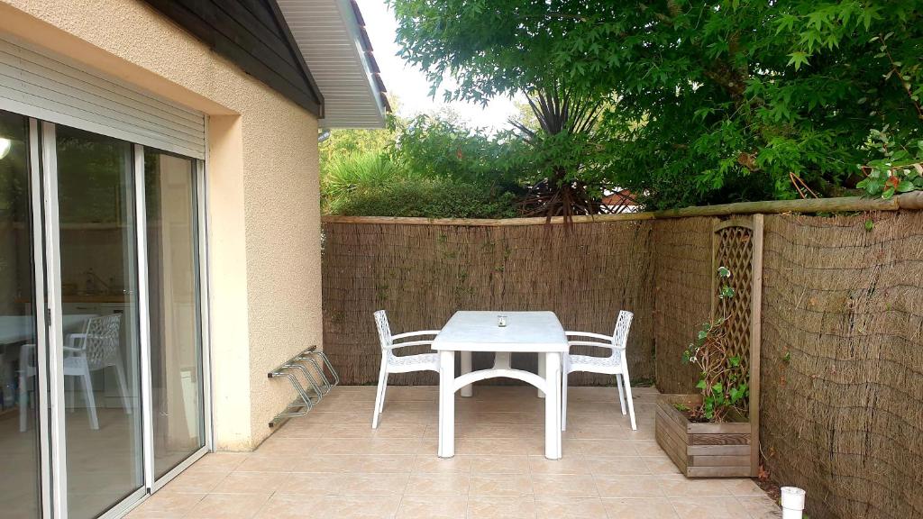 Maison de vacances Charmante villa de plain pied dans résidence avec piscine 1 Rue de la misaine, 33990 Hourtin