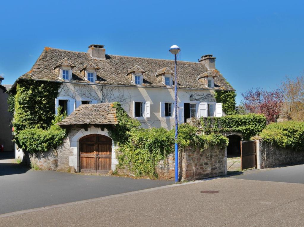 Maison de vacances Charme et Caractere Aveyronnais place de l'église, 14, 12450 Luc