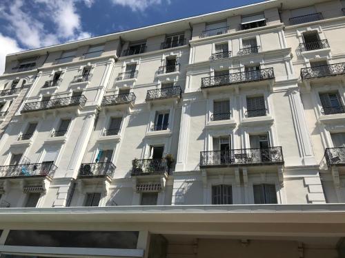 Charme et tranquillité, dans résidence avec piscine, L’APARTÉ - SEJOURAIX Aix-les-Bains france