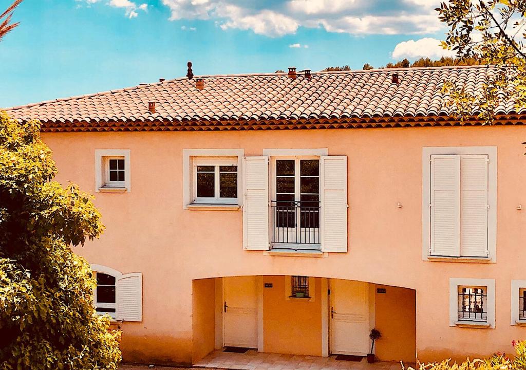 Maison de vacances Charming 2-Bed Cottage in Callian France Residence Le Domaine de Camiole, 83440 Callian