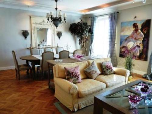 Charming 2 bedroom apt in Central Cannes walking distance to beaches Croisette and the Palais 678 Cannes france