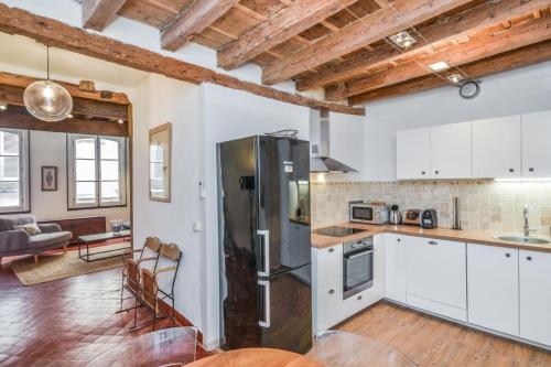 Appartement Charming 2br with AC a stone's throw from Les Halles d'Avignon Welkeys 24 Rue de la Bonneterie Avignon