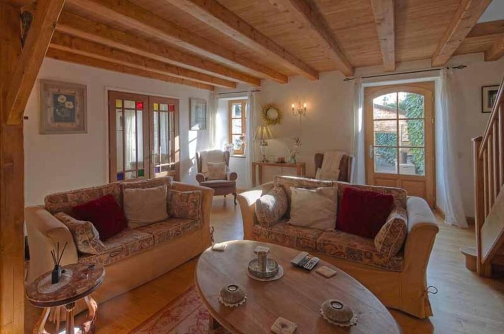 Maison de vacances Charming 4-bed 3 bath farmhouse barn conversion , 79120 Sainte-Soline