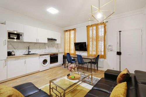 Charming Appart 2P1BR Le Marais Republique Paris france