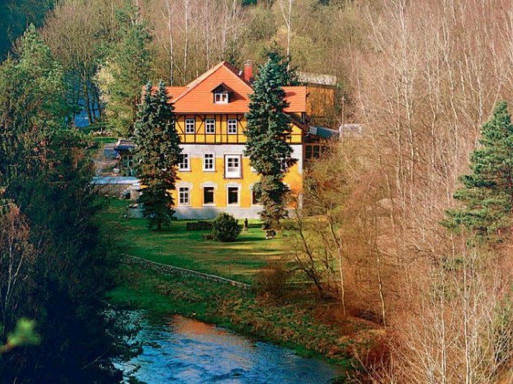 Appartement Charming attic apartment in a villa with park in Gro schirma , 09603 Großschirma