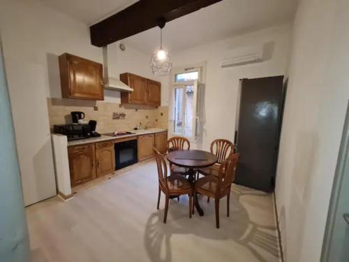 Charming authentic apartment in central location Sète france