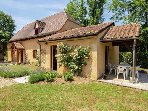 Maison de vacances Charming Cottage with Pool in V zac South of France  Beynac-et-Cazenac