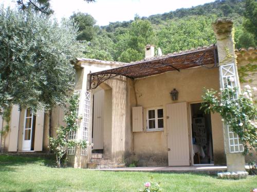 Maison de vacances Charming country house with panoramic views  Séguret