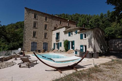 Charming farmhouse in a quiet area with a parking in the courtyard Ventabren france