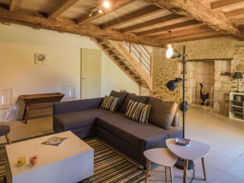Maison de vacances Charming holiday home in Aquitaine with Swimming Pool  Champagne-et-Fontaine