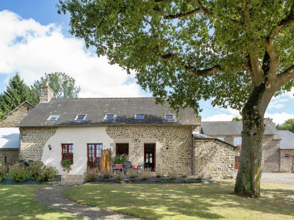 Maison de vacances Charming Holiday Home in Bonnemain overlooking a Pond , 35270 Bonnemain