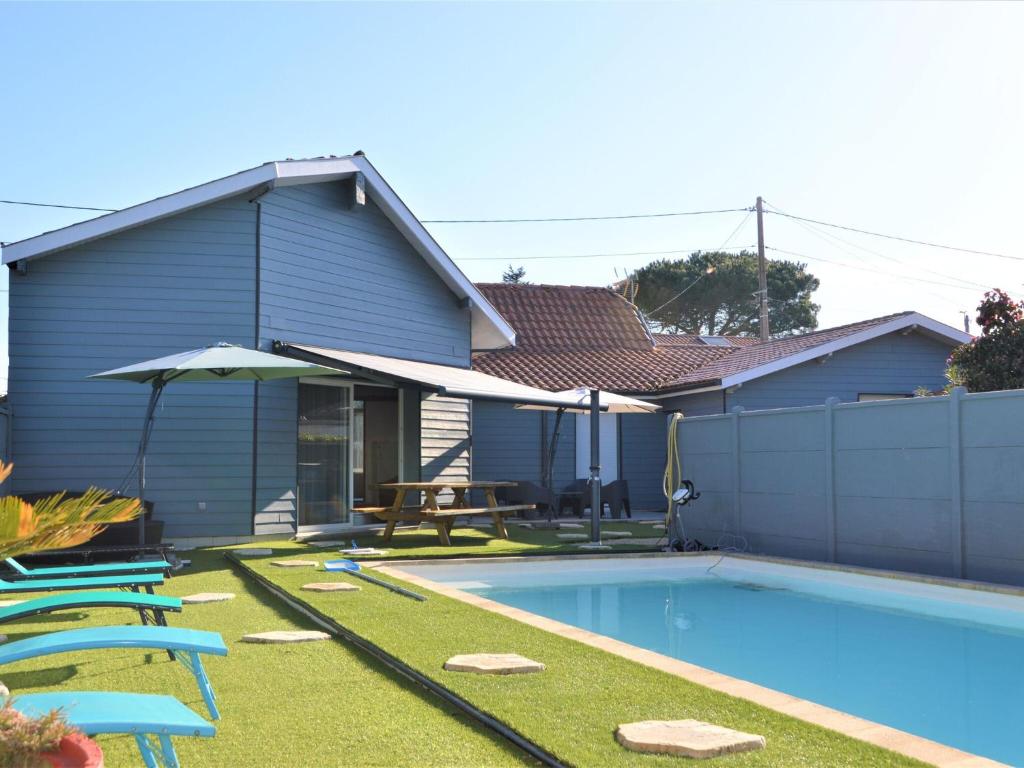 Maison de vacances Charming Holiday Home in La Teste de Buch with Swimming Pool , 33260 La Teste-de-Buch