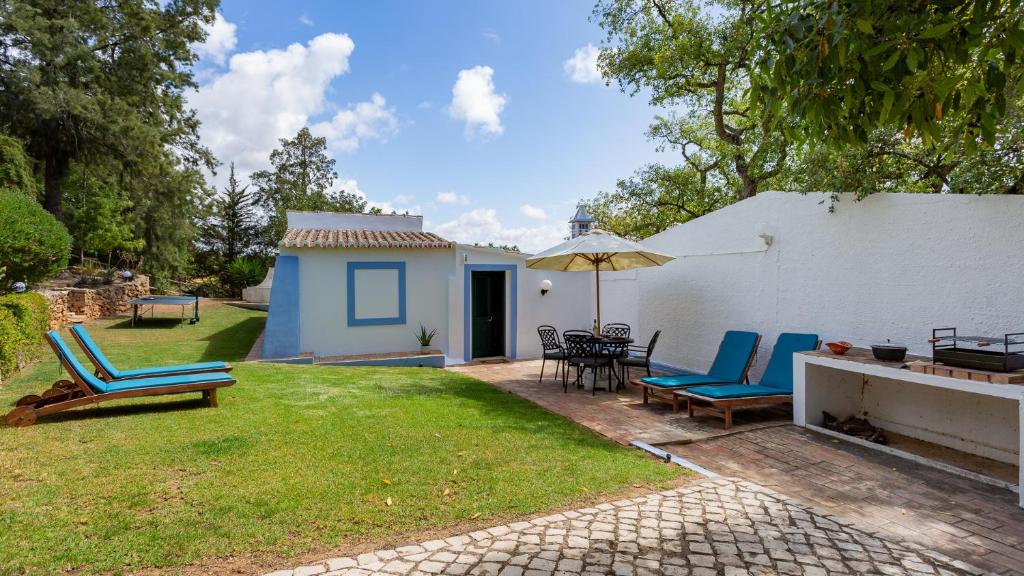 Villa Charming House in a Vineyard Near the Beach Vale do Olival,  Porches