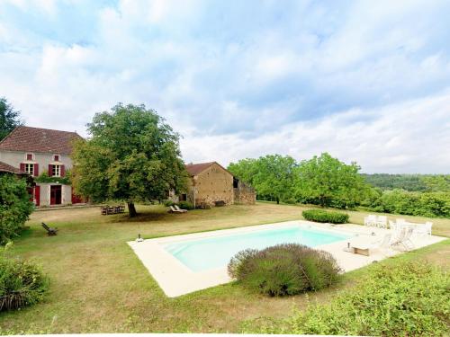 Maison de vacances Charming private holiday home with private tennis court and pool near Cazals  Frayssinet-le-Gélat