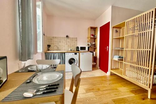 CHARMING studio near the OLD PORT Marseille france