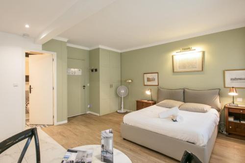 Charming studio near Tour Eiffel Invalides Beaugrenelle - Welkeys Paris france