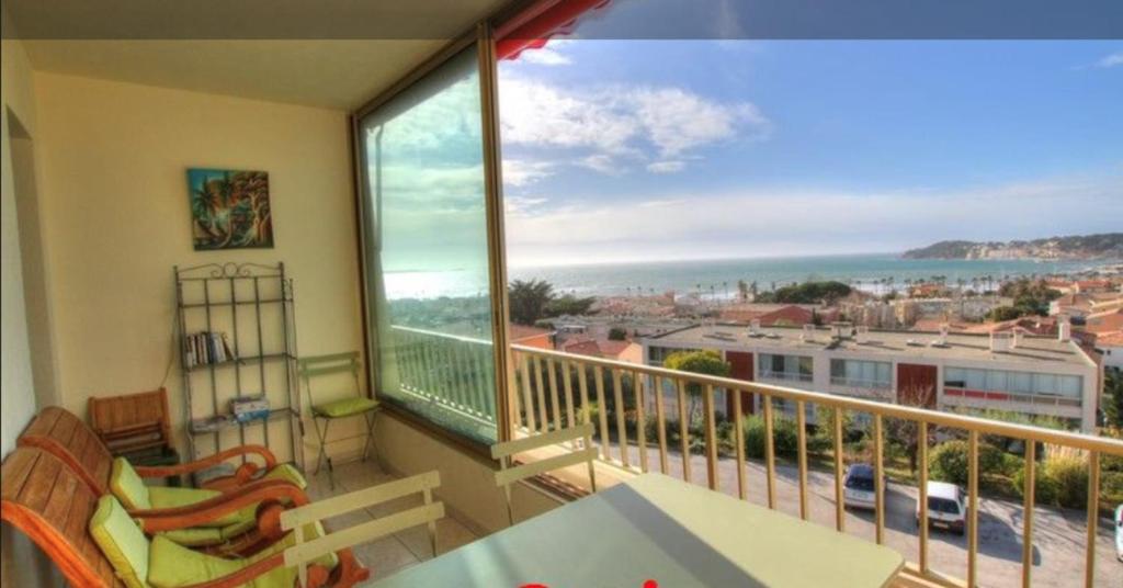 Appartement Charming Studio With Terrace And 180 Sea View Montée du Téthys, 83140 Six-Fours-les-Plages