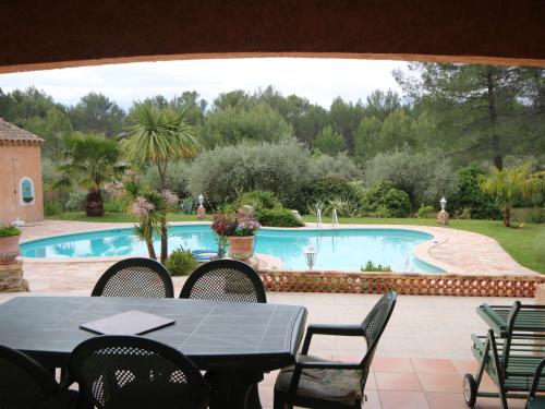 Charming Villa in Salernes France with Parking Space Salernes france