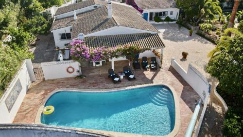 Villa Charming Villa with Heated Pool near Sandy Beach, Hiking, Golf and Wineries Casa da Figuiera, Parque da Praia rua Jose da Conceicao Condo Luz