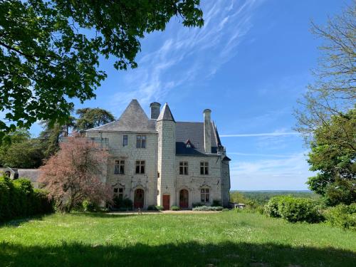 Château avec vue sur l'horizon Saint-Germain-sur-Vienne france