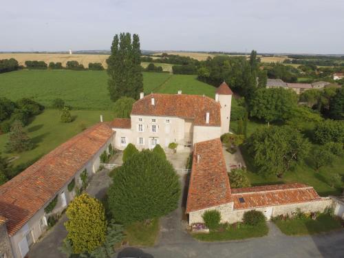 B&B / Chambre d'hôtes Chateau d'Annezay 10 rue du Chateau Annezay