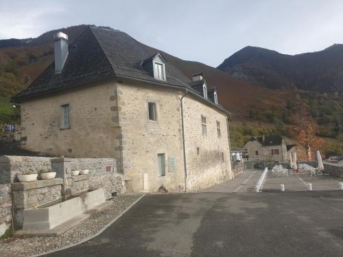 Hôtel Château d'Arance rue centrale Cette-Eygun