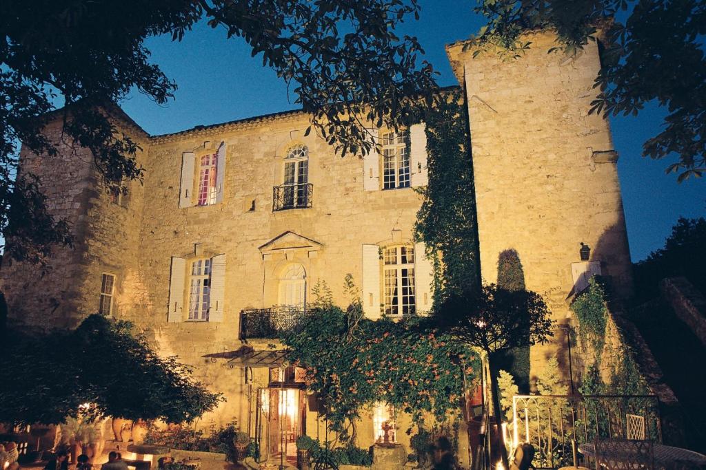 Hôtel Château d'Arpaillargues les Collectionneurs Rue du Chateau, 30700 Arpaillargues-et-Aureillac