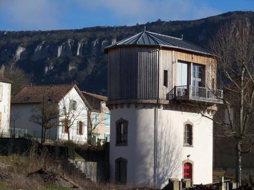 Maison de vacances chateau d'eau logement insolite 12 Avenue Hippolyte Puech Tournemire