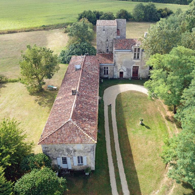 Hôtel Chateau De Champdolent 3, rue de la Charente, 17430 Champdolent