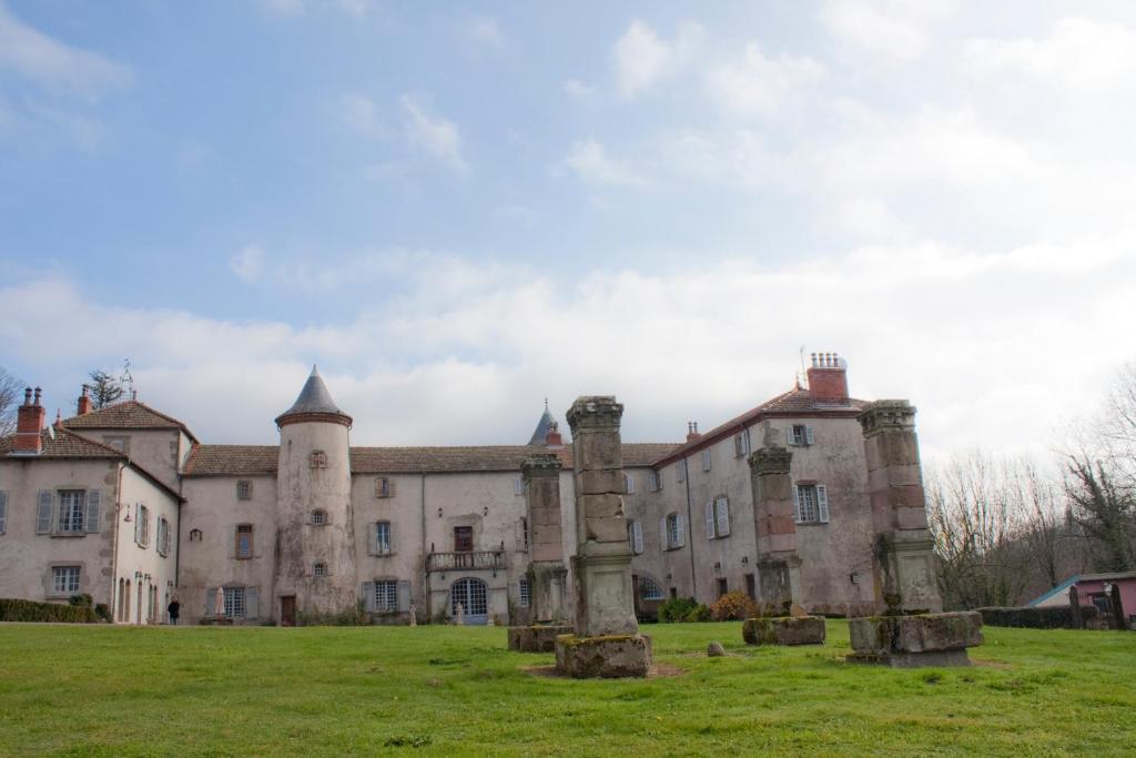 Maison d'hôtes Château de Chantelauze 38 route du Brugeron, 63880 Olliergues