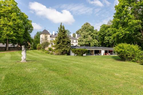 B&B / Chambre d'hôtes Château de Charmeil- Vichy chambres d'hôtes 12 Rue du Château Charmeil